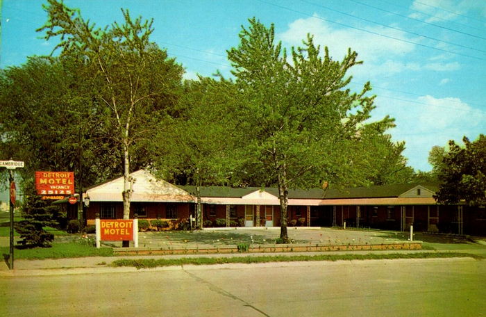Falcon Inn (Detroit Motel, Moores Motel) - Old Postcard View (newer photo)